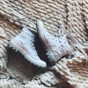 Palladium Pampa Hi in White